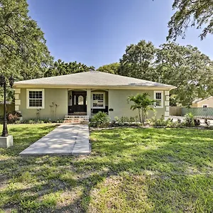 Oasis With Pool About 7 Mi To Busch Gardens! Holiday home Tampa
